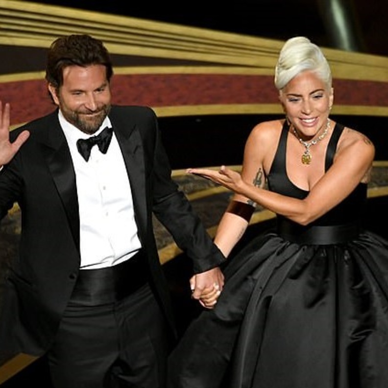 برادلي كوبر وليدي جاجا في حفل جوائز أوسكار