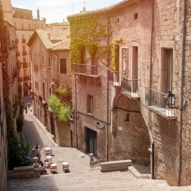  سحر العصور الوسطى في جيرونا بواسطة pixelRaw