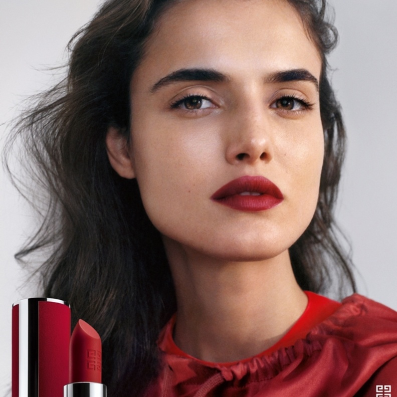 الأحمر المتميّز