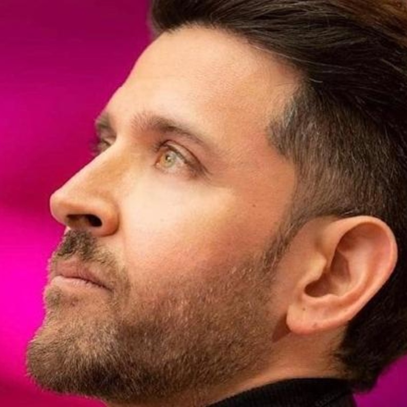 هريثيك روشان يغرد في يوم المعلم