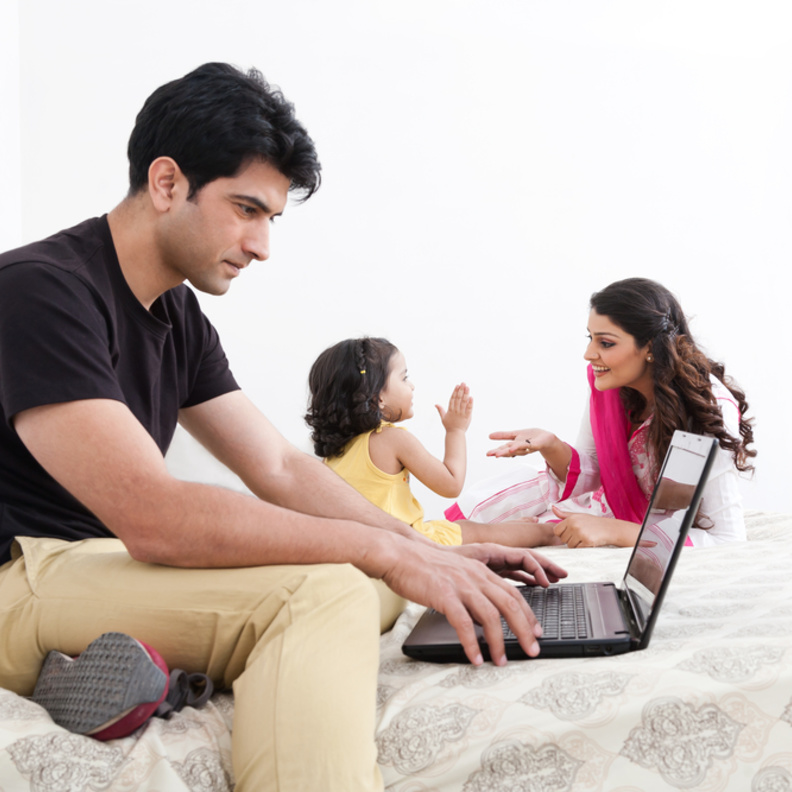 6 عبارات سلبية لا تقوليها لزوجك امام الاطفال