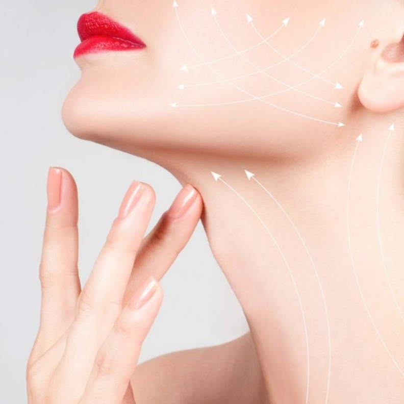 كيف تتم عملية شد الرقبة بالخيوط الذهبية وما هي مميزاتها