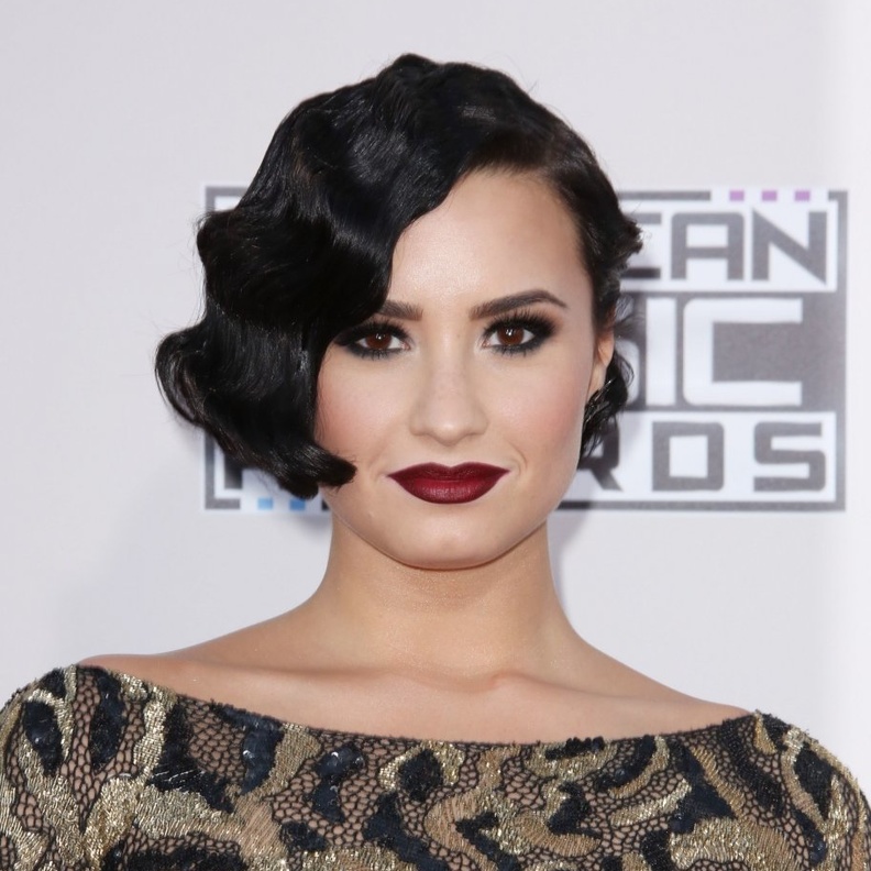 تسريحات شعر كلاسيكية من وحي ديمي لوفاتو Demi Lovato