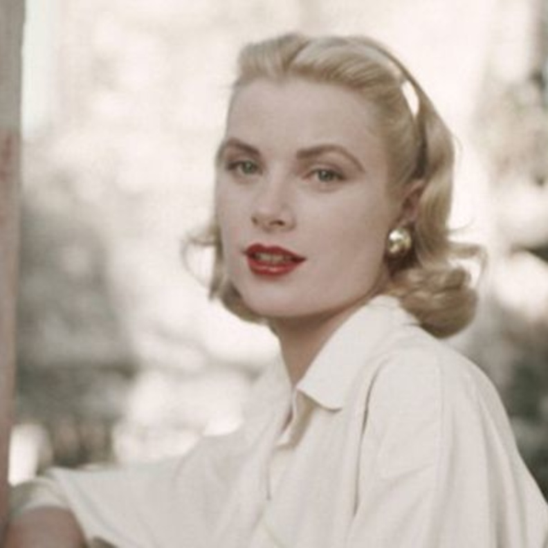 أجمل إطلالات أيقونة الموضة في الخمسينيات غريس كيلي