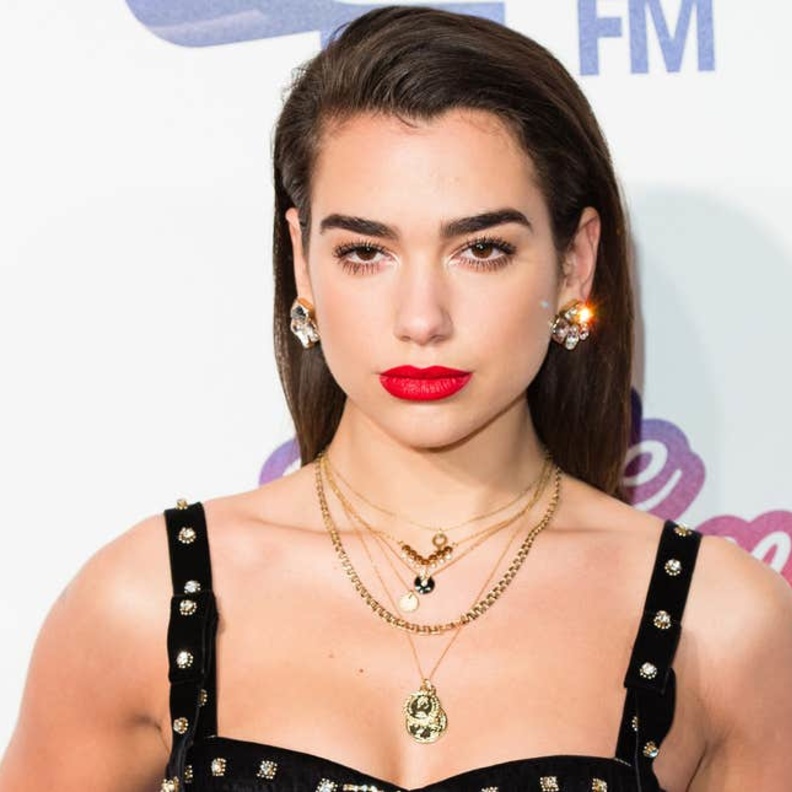  افكار تكديس السلاسل الذهب بوحي من النجمات 