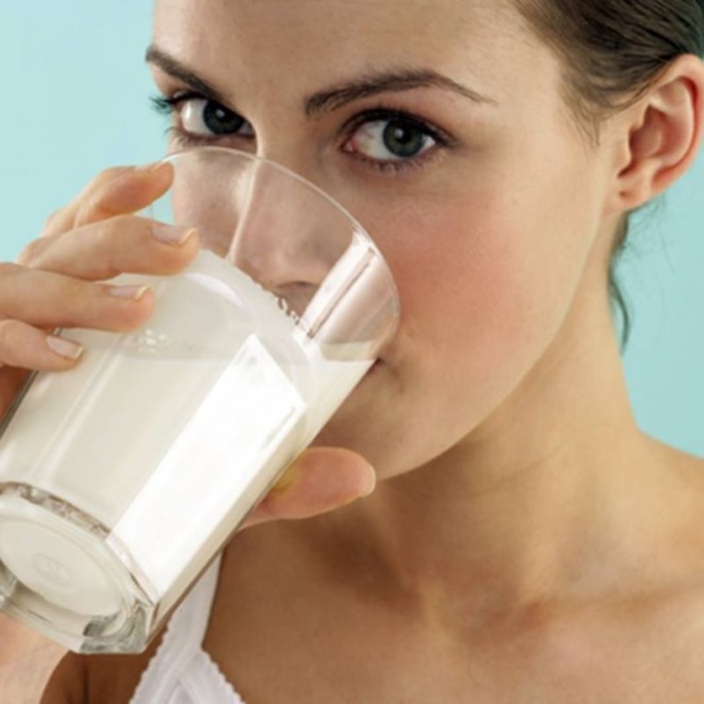 منتجات اللبن خالية الدسم تكون قليلة السعرات الحرارية ولا تحتوي على الدهون