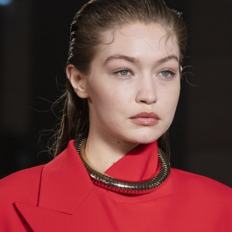 طرق وضع مكياج عيون نيود لسهرات خريف 2020 من Proenza Schouler