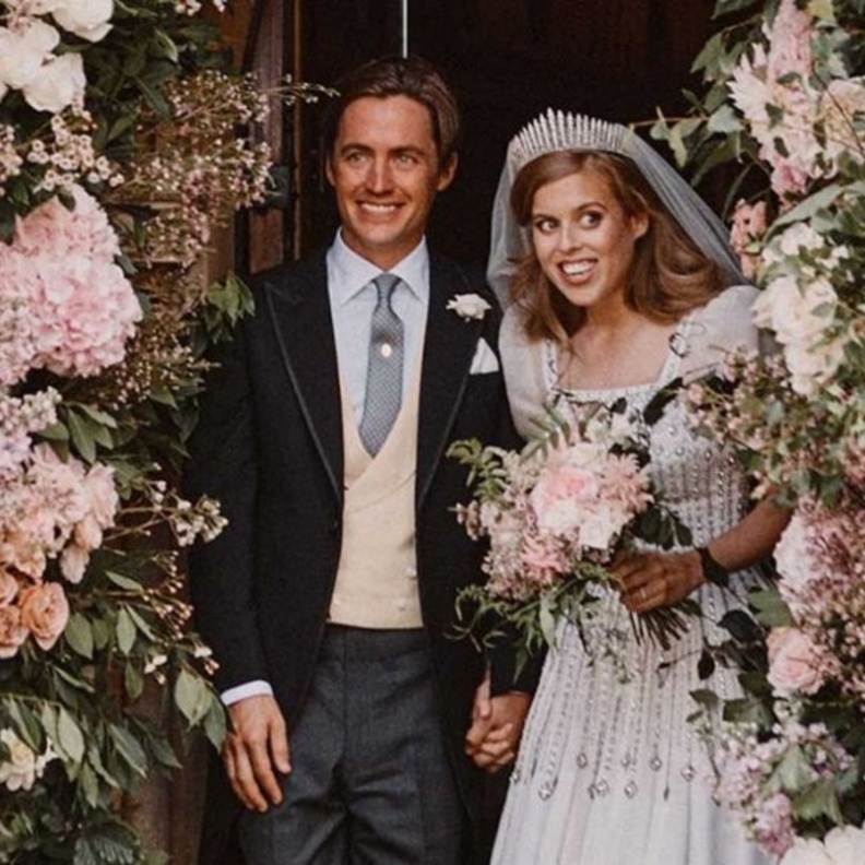  تفاصيل الفستان الذي ارتدته الأميرة بياتريس