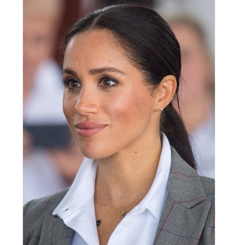  تسريحات شعر كلاسيكية لسهرات خريف 2020 مستوحاة من اطلالات ميغان ماركل