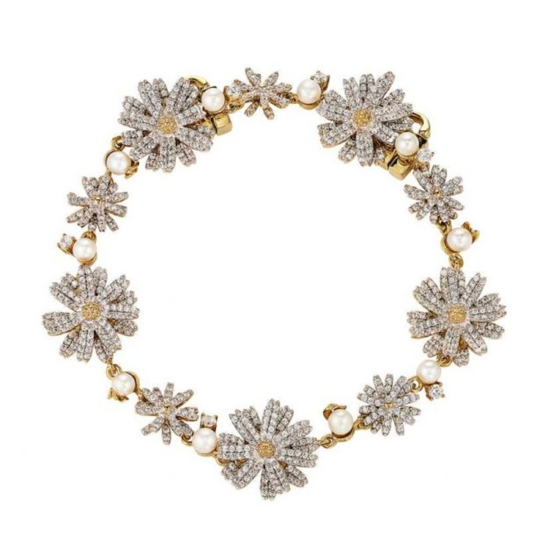  اسورة الماس مستوحاة من تصاميم الورود مزينة بحبات اللؤلؤ من Anabela Chan