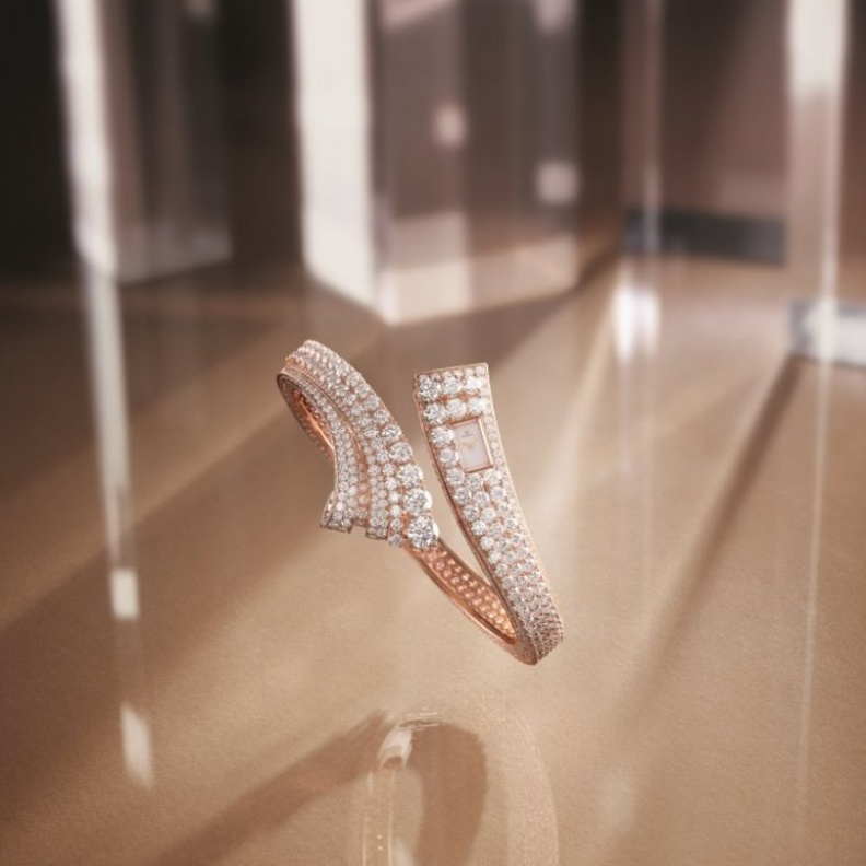 جيجر- لوكولتر توطّد الروابط بين صناعة الساعات وصياغة المجوهرات بطرازي 101 الجديدين