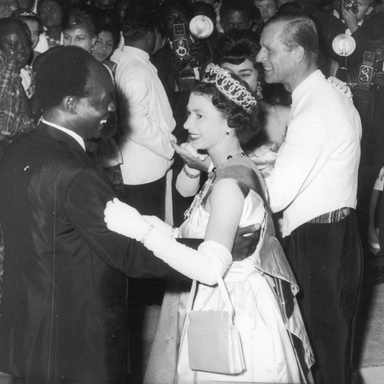 قصة رقصة ملكة بريطانيا مع الرئيس الغاني نكروما