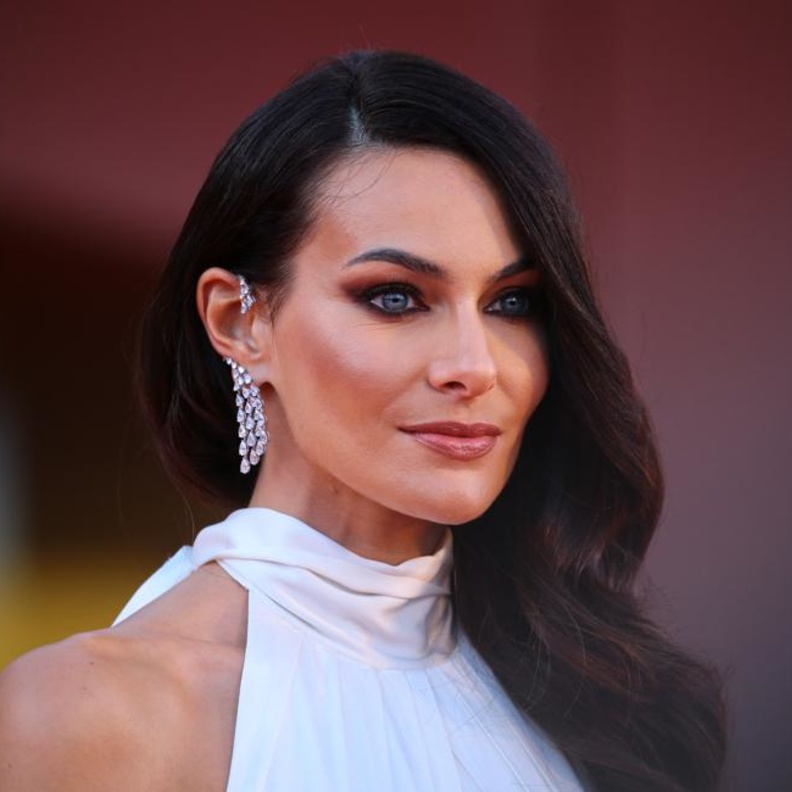  باولا توراني ترتدي أقراط من ميسيكا Messika