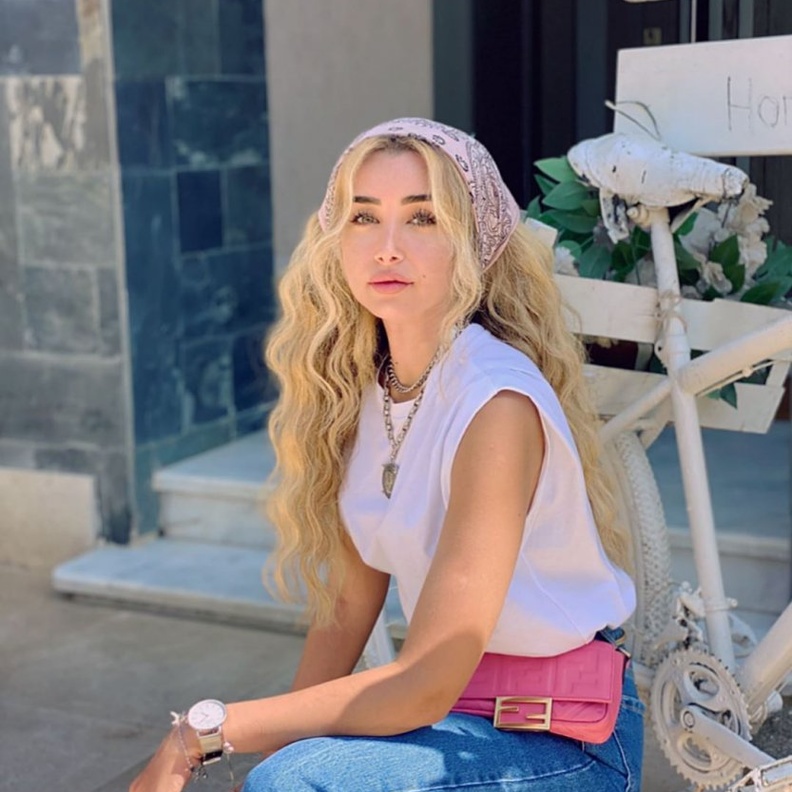 تسریحات شعر یومیة للشعر الطویل على طریقة هنا الزاهد