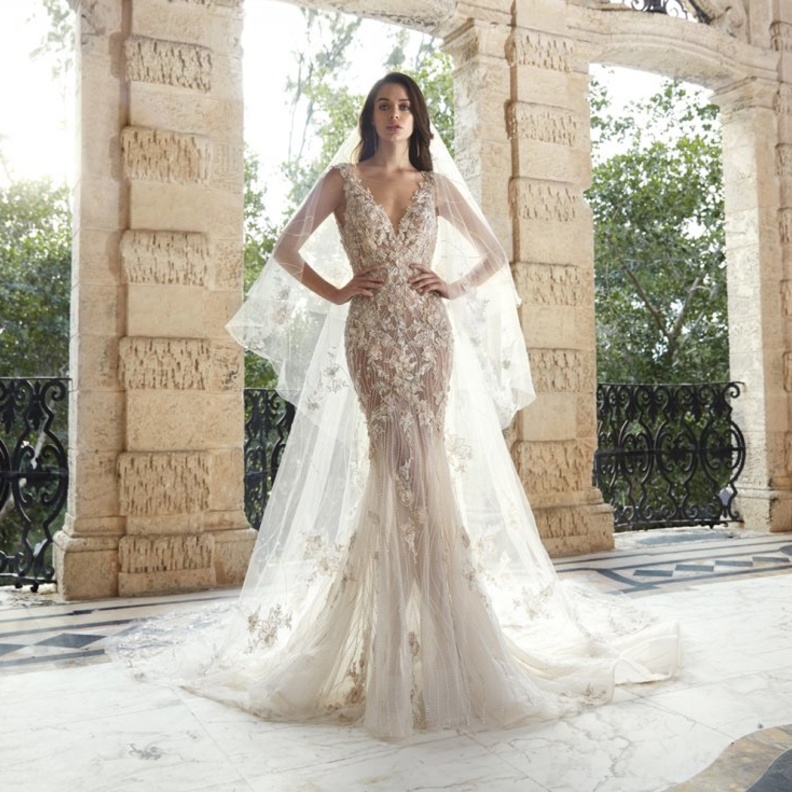 فساتين زفاف باللون الاوف وايت من demetrios