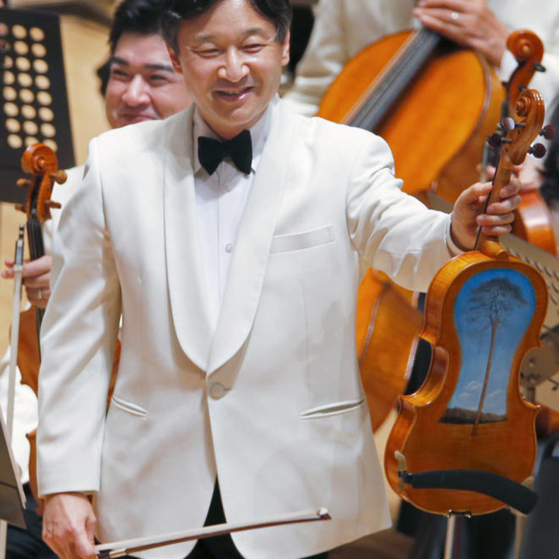 من هو إمبراطور اليابان "ناروهيتو" صاحب المواهب المتعددة؟