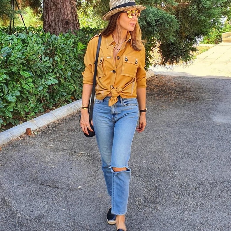  اجمل اطلالات نانسي عجرم الكاجوال بموضة الجينز مع القبعة الشبابية