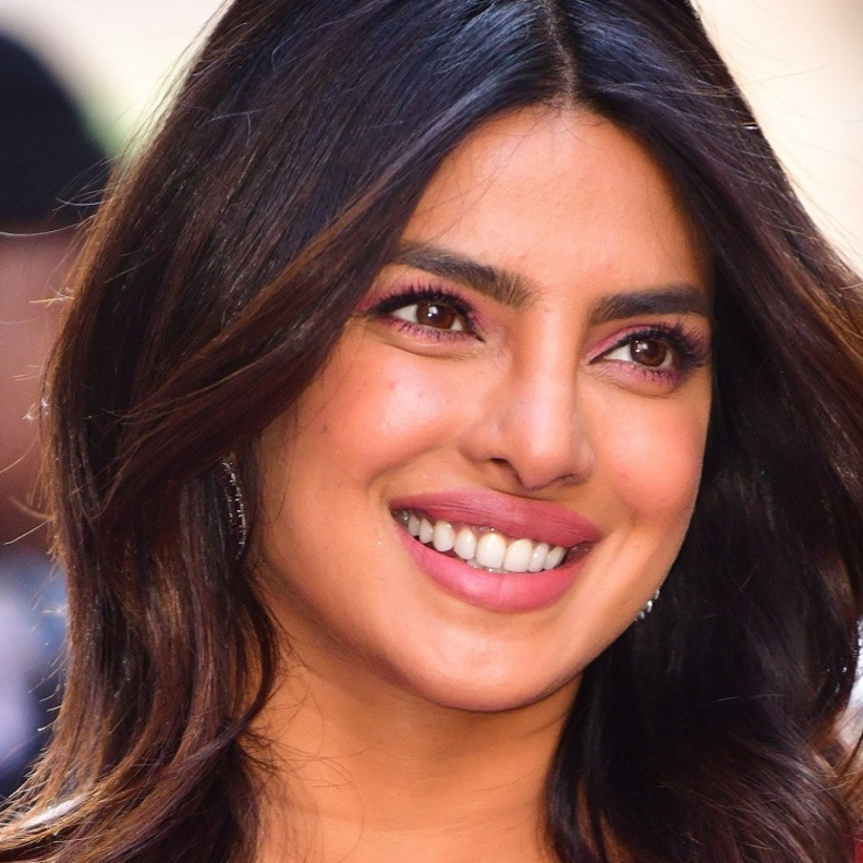 بريانكا شوبرا بنيو لوك شعر 2020