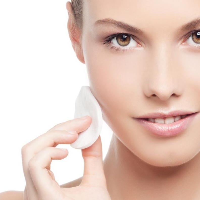  تنظيف الوجه من أهم خطوات العناية بالبشرة