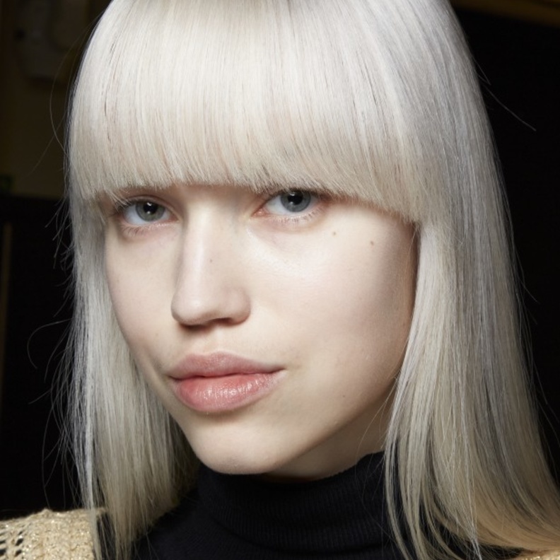 اللون الاشقر الثلجي بأسلوب دار anrealage 