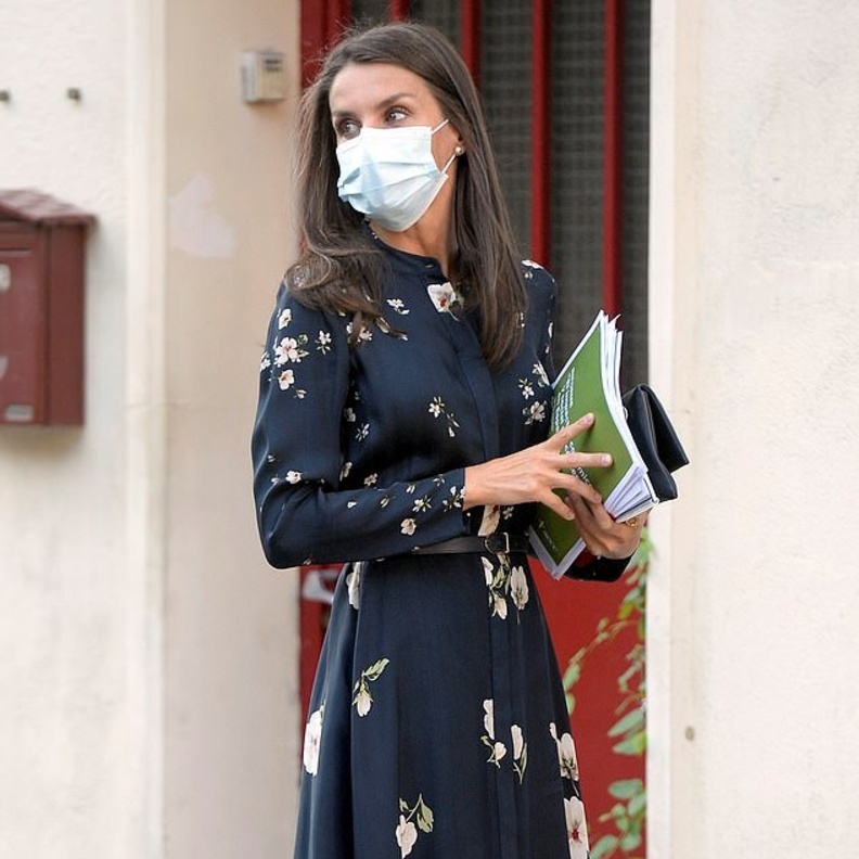  تميز الفستان بقصة القميص والأكمام الطويلة