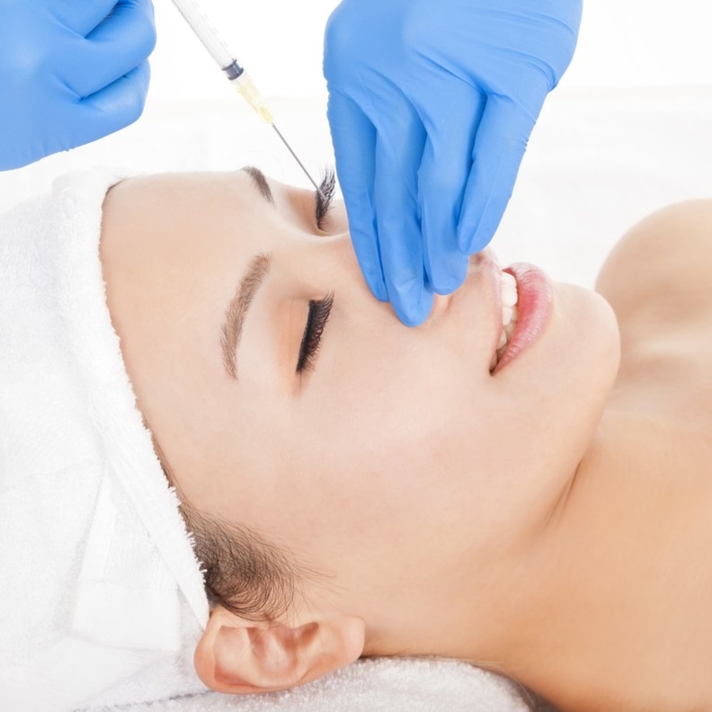 تصغير عظمة الأنف بحقن الفيلر