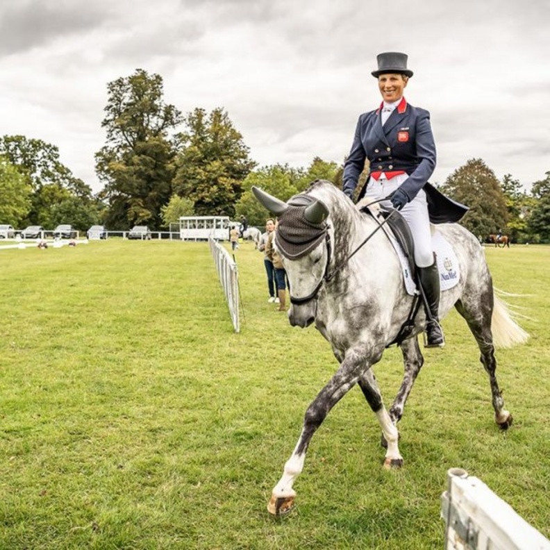 الأميرة "الفارسة" من زارا إلى جدتها الملكة.. قصة 3 سيدات من العائلة المالكة البريطانية أحببن الفروسية