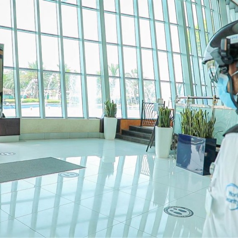 خوذة إماراتية ذكية مبتكرة لكشف الأعراض المحتملة لـ "كوفيد-19 "