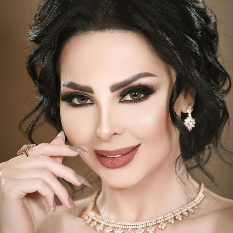 تسريحات شعر ومكياج ديانا كرزون