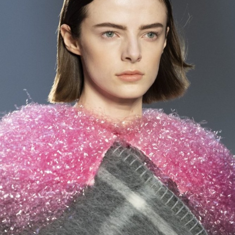  احدث قصات الشعر القصير البارز والكاريه من J.W. Anderson