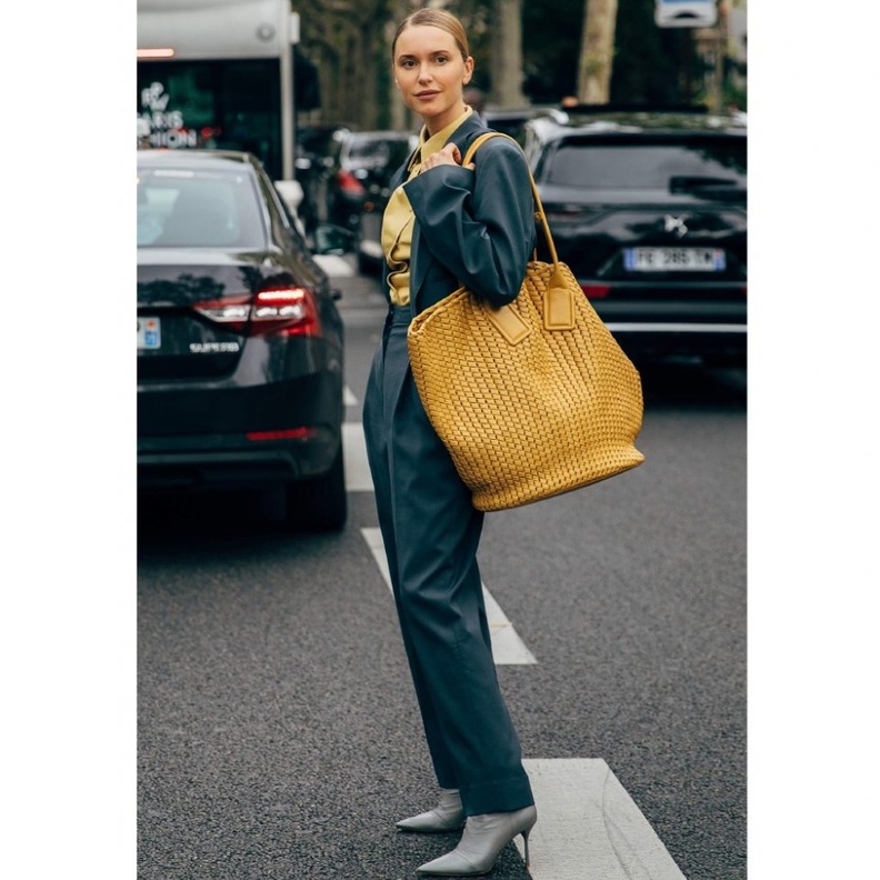 الحقائب الكبيرة عملية وتتسع لجميع احتياجات اليوم.