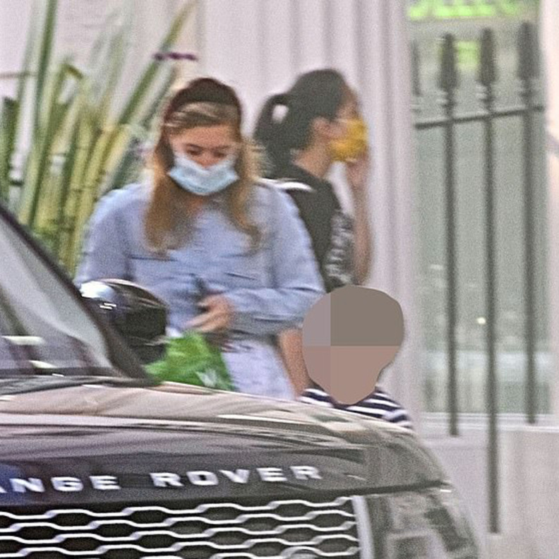 الأميرة بياتريس تتسوق بصحبة ابن زوجها