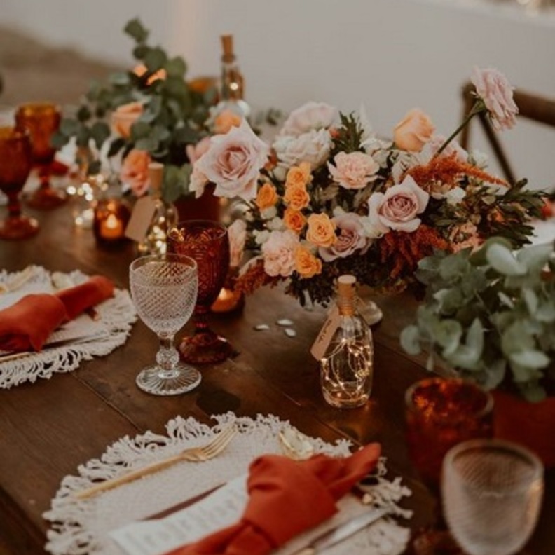 سنتربيس حفلات الزفاف الخريفية بالورود و اليقطين