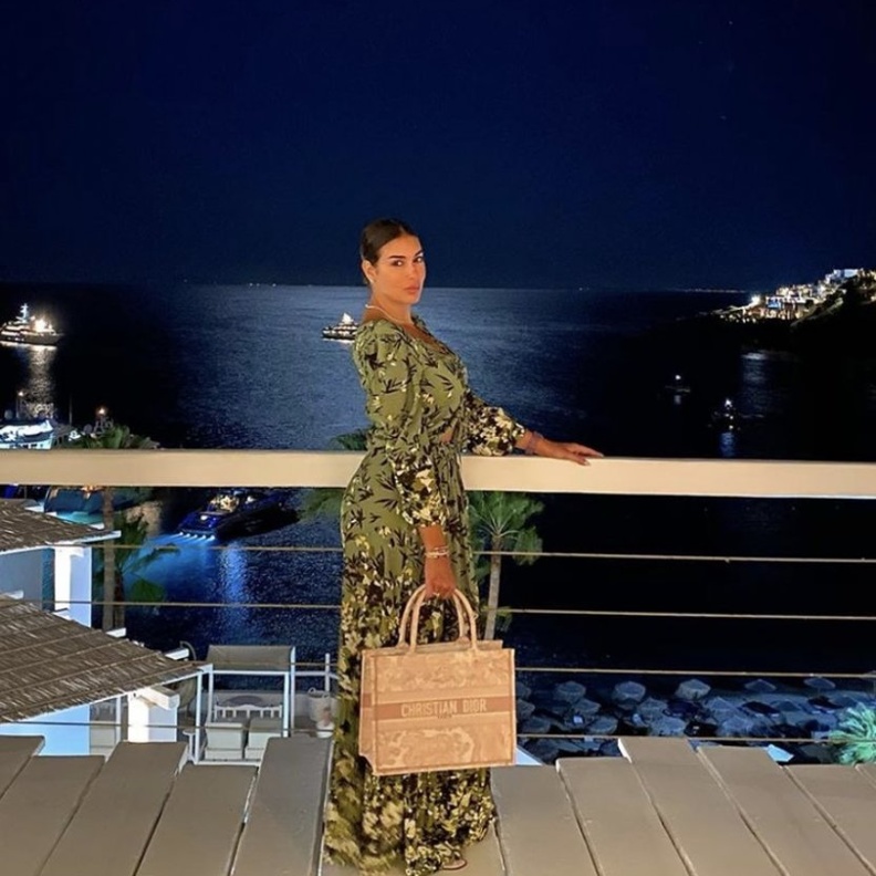 اطلالات صيفية للبحر من وحي ياسمين صبري