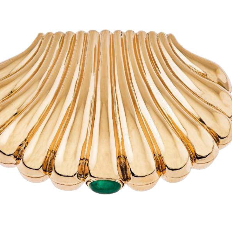 علبة بودرة "كوكيل"، من مجموعة "فان كليف أند آربلز" Van Cleef & Arpels عام 1957