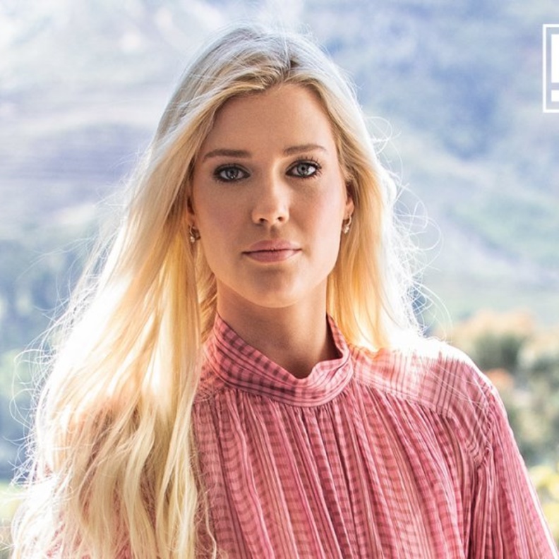 ليدي أميليا تشبه ملامح الأميرة ديانا