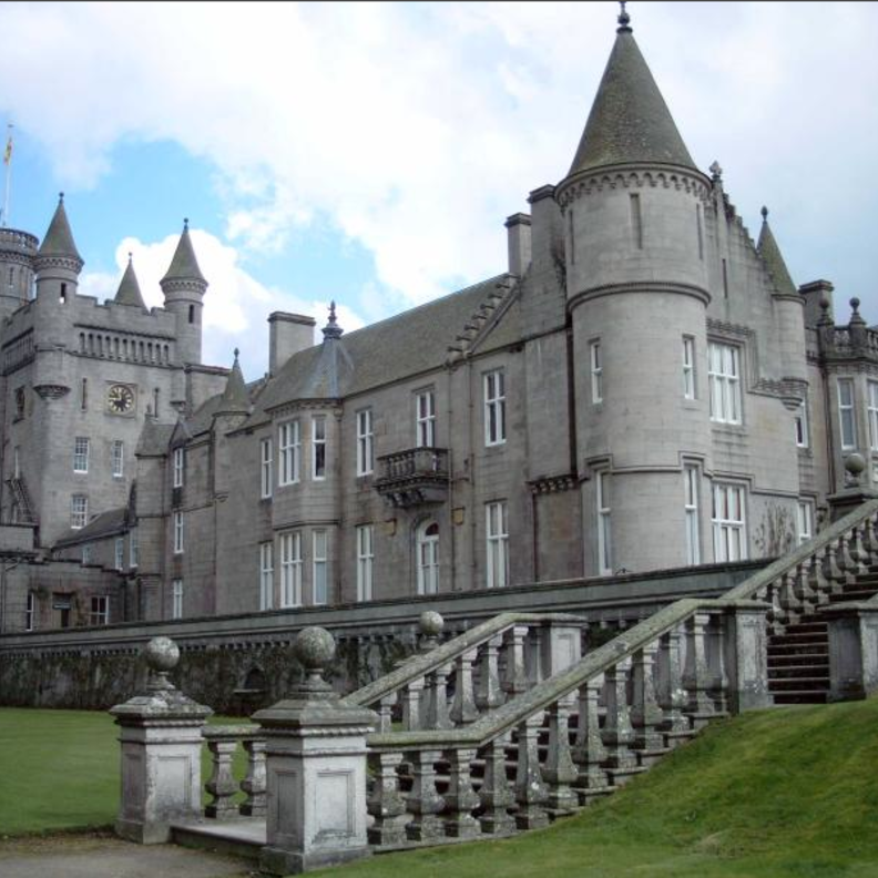 تعرفوا على أجمل بيوت العائلة المالكة البريطانية في أيام العطلات