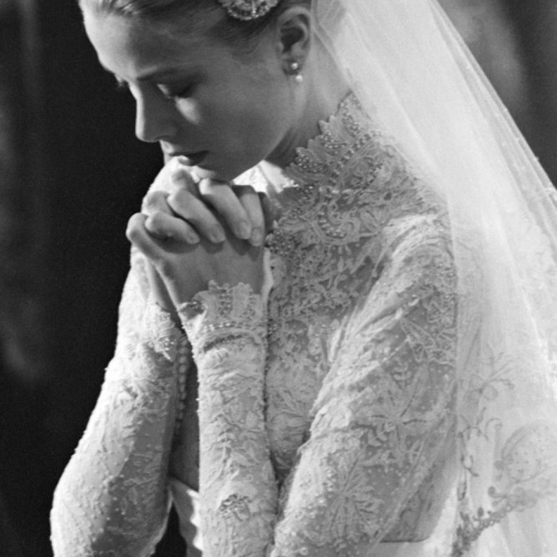 تفاصيل قد لا تعرفها عن فستان زفاف "نجمة" موناكو غريس كيلي