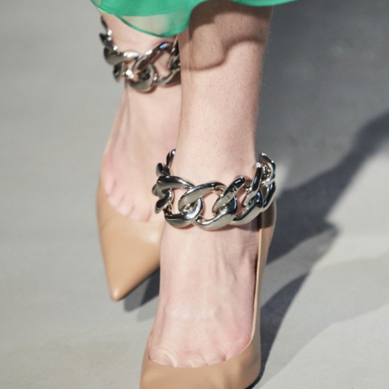  موديلات الاحذية مع السلاسل العريضة على الكاحل من دار N 21