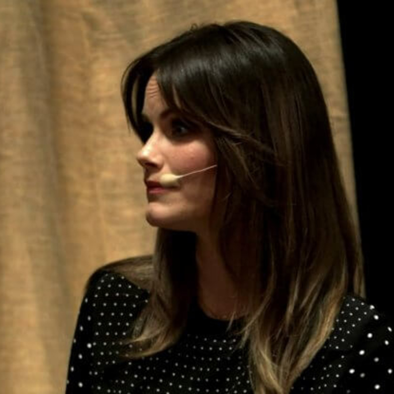 الأميرة صوفيا بأزياء MAX MARA