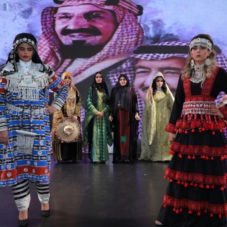  مصممة الازياء أميمة كنداسة تنظم معرضا للازياء التراثية بمناسبة اليوم الوطني 90