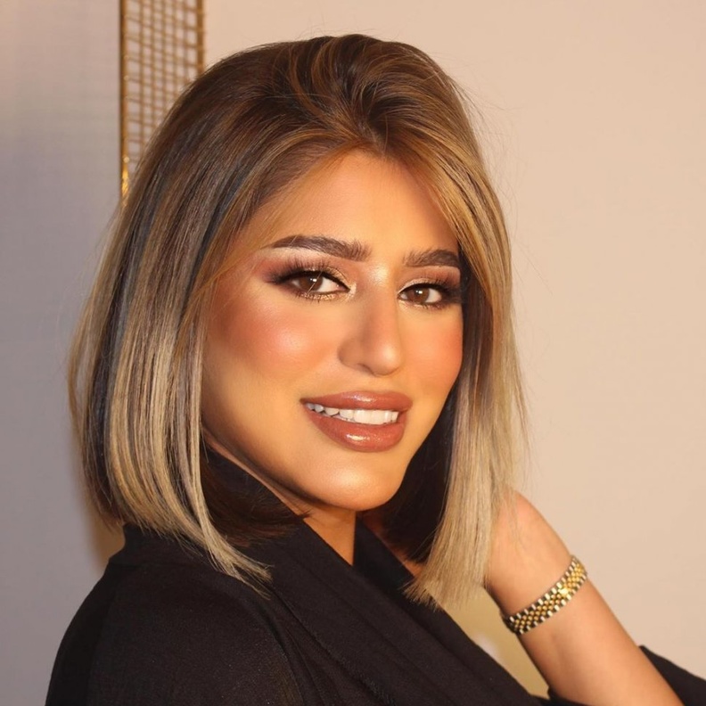 صمود الكندري بإطلالة الشعر القصير الأشقر بعد اعتزالها 