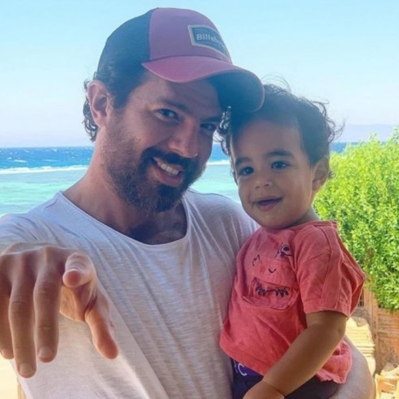 عمر الشناوي وابنه