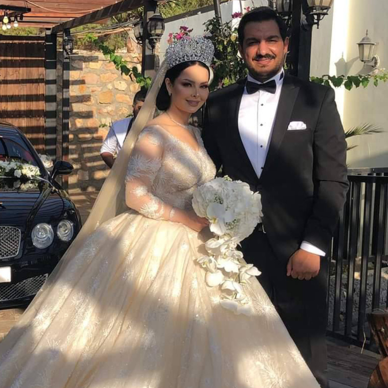  ديانا كرزون مع عريسها