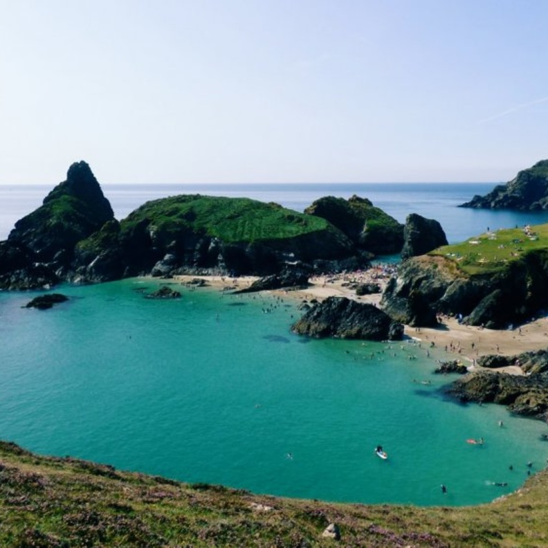 خليج كاينانس كوف Kynance Cove، كورنوال-Elektra Klimi