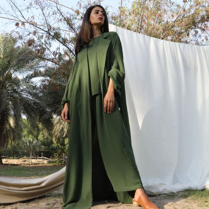 موديلات عبايات باللون الاخضر