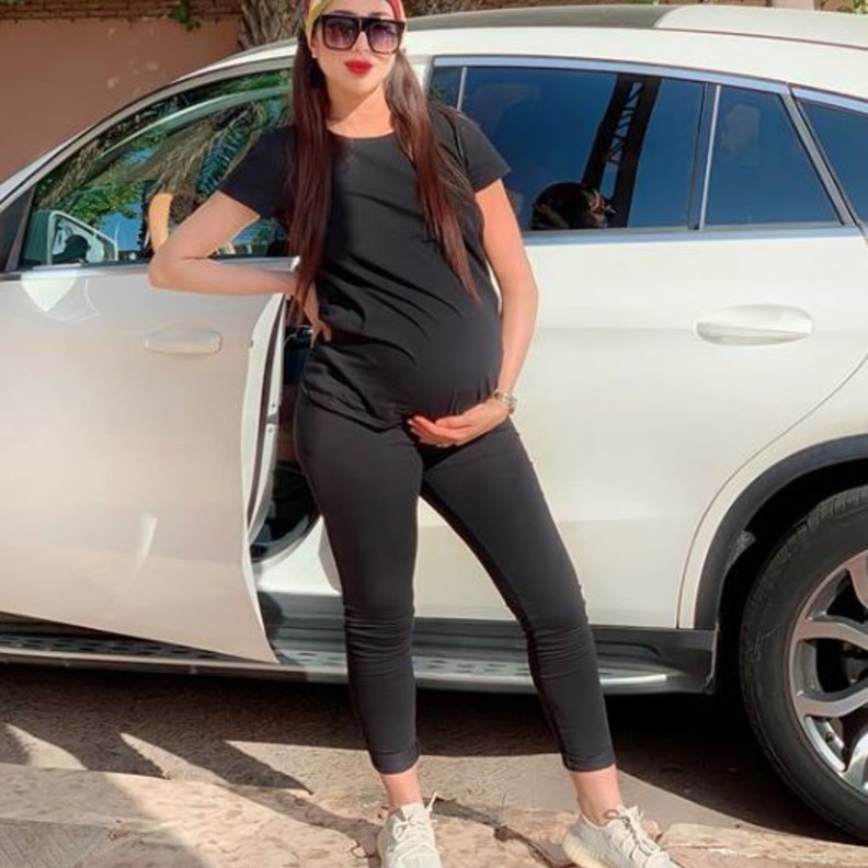 دنيا بطمة حامل