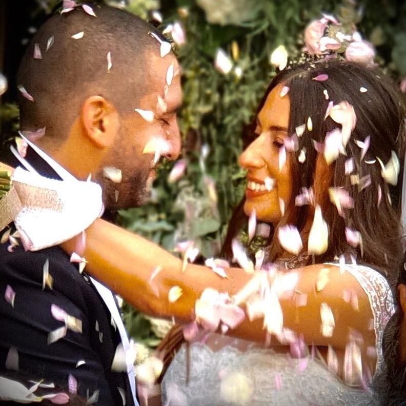  هبة طوجي وابراهيم معلوف بصورة رومانسية من حفل الزفاف