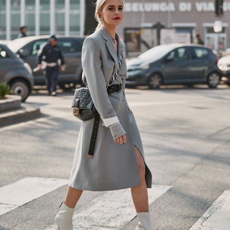  اختاري معطف خريفي أنيق باللون الرمادي