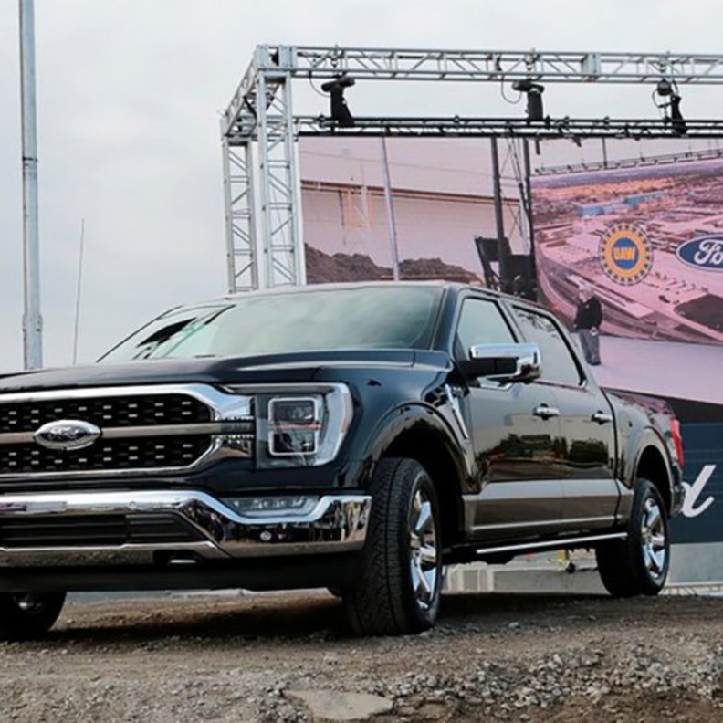 فورد تكشف عن سيارة بيك أب كهربائية